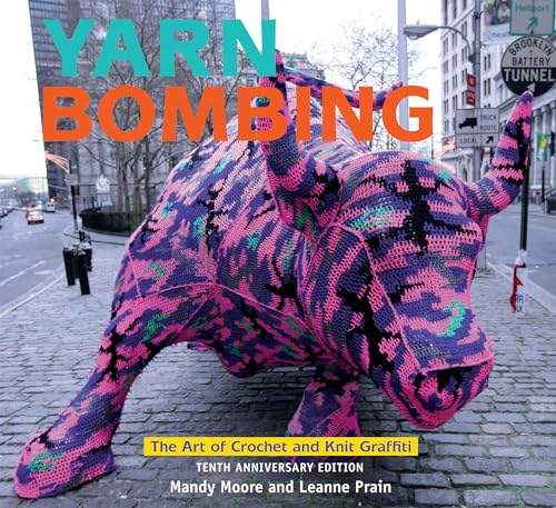 Yarn Bombing: The Art of Crochet and Knit Graffiti von Arsenal Pulp Press